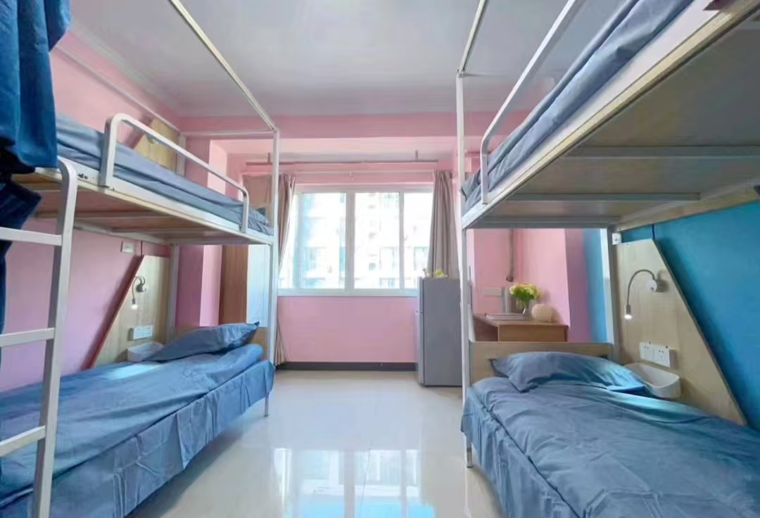 28一小时坐班保7000包吃住图片1